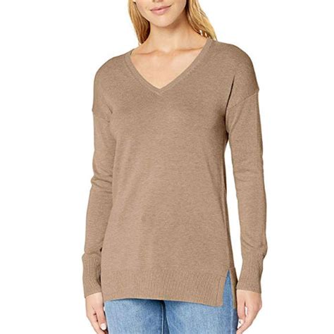 women's lightweight v neck sweater.